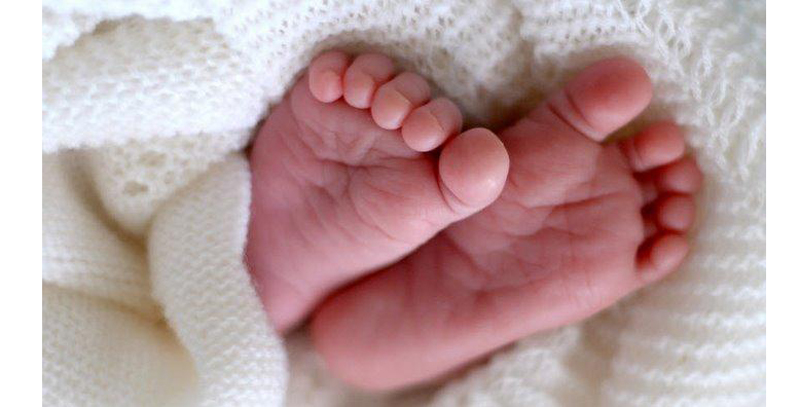 बच्चालाई जन्म दिएलगत्तै  कोरोनाका कारण आमाको मृत्यु