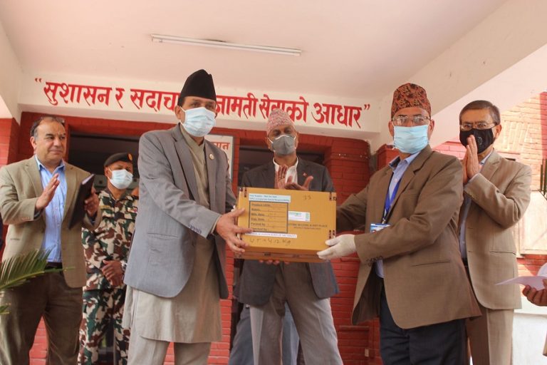 देउराली जनताद्धारा एक लाख ५० हजार थान हाइड्रोक्सिक्लोरोक्वाइन सल्फेट ट्याब्लेट हस्तान्तरण