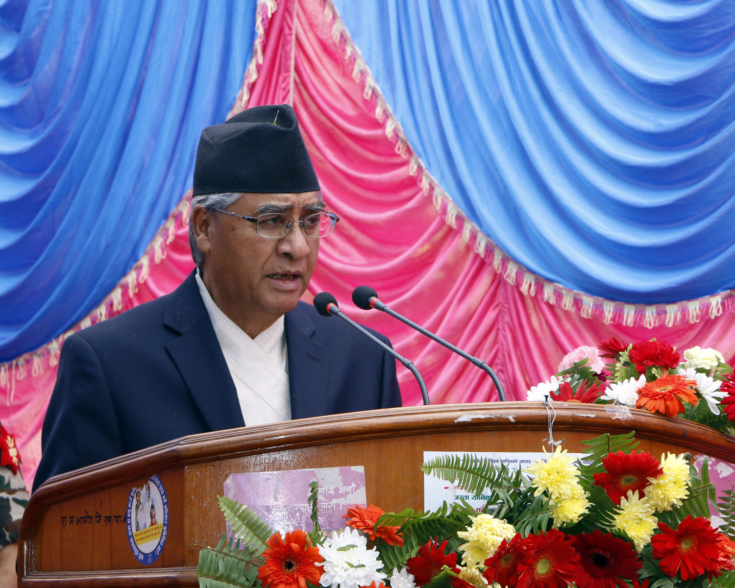 कांग्रेस सभापति देउवासँग भेटवार्ता गर्दै दाहाल–नेपाल