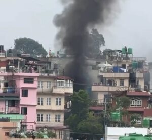 राष्ट्रपतिको निजी निवासतिर पनि तोडफोड र आगजनी