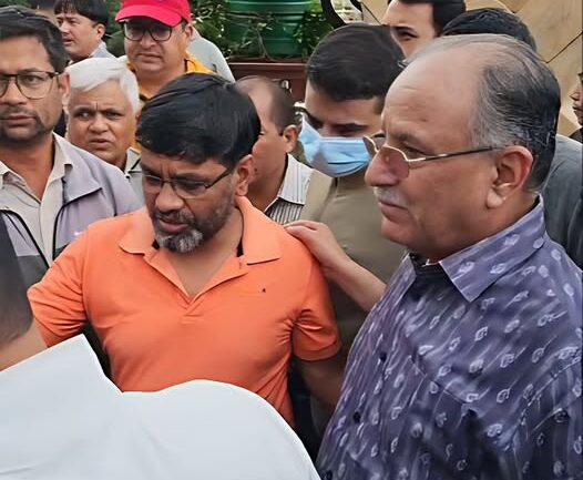 लामो समय पछि पार्टी कार्यालयमा देखिए प्रचण्ड