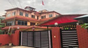 आन्दोलनकारीहरुले गरे प्रधानमन्त्री निवास घेराउ