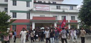 सुदूरपश्चिमको मुख्यमन्त्री कार्यालयमा छिरे प्रदर्शनकारीहरू