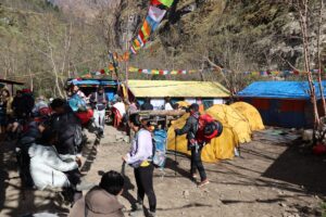 अन्नपूर्ण आधार शिविरमा विद्युत् र सञ्चार सुविधा विस्तारका लागि सर्वेक्षण