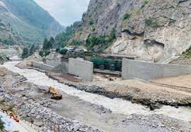 बाढी पहिरोले चार परिवार विस्थापित, जलविद्युत् आयोजनामा क्षति