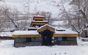 हिमपातपछि मुक्तिनाथ मन्दिर परिसर सुनसान, कागबेनीमै रोकिए दर्शनार्थी