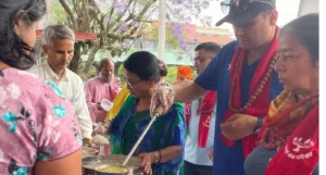 कामना सेवा विकास बैंकद्वारा शहिद गंगालाल राष्ट्रिय हृदय केद«मा निःशूल्क भोजन वितरण कार्यक्रम