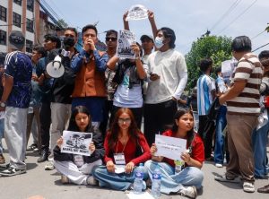 कक्षा १२ को नतिजाप्रति विद्यार्थीको असन्तुष्टि, माइतीघरमा गरे विरोध प्रदर्शन