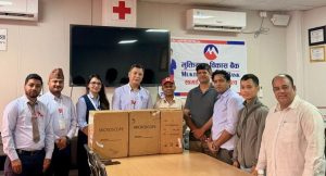 मुक्तिनाथ विकास बैंकद्वारा रेडक्रसलाई तीन थान माइक्रोस्कोप प्रदान